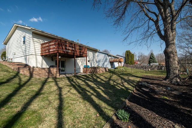 1507 Cherrywood DRIVE, Waukesha, WI 53188