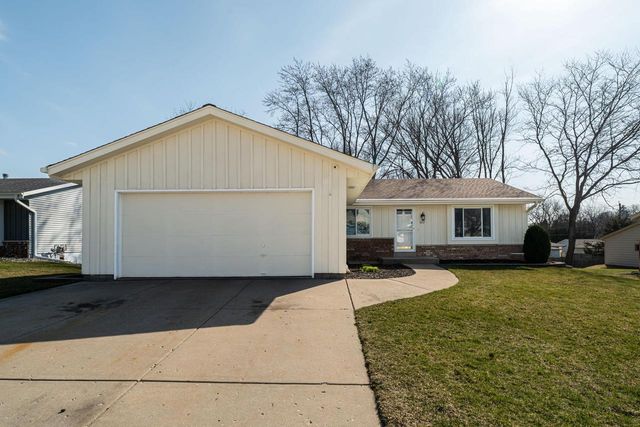 1507 Cherrywood DRIVE, Waukesha, WI 53188