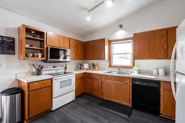 1507 Cherrywood DRIVE, Waukesha, WI 53188