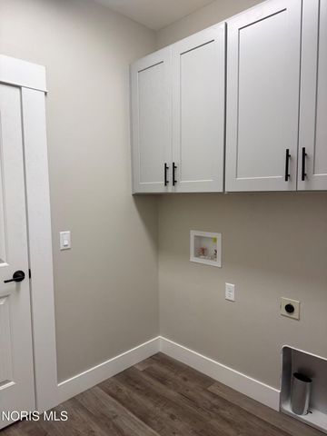 2226 Gunn Road, Holland, OH 43528