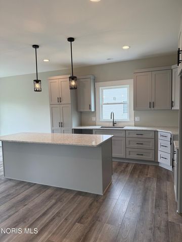 2226 Gunn Road, Holland, OH 43528
