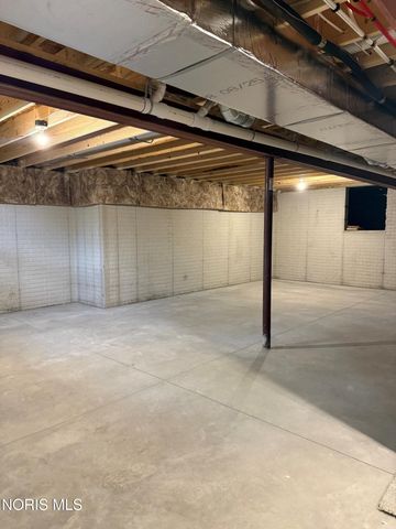 2226 Gunn Road, Holland, OH 43528