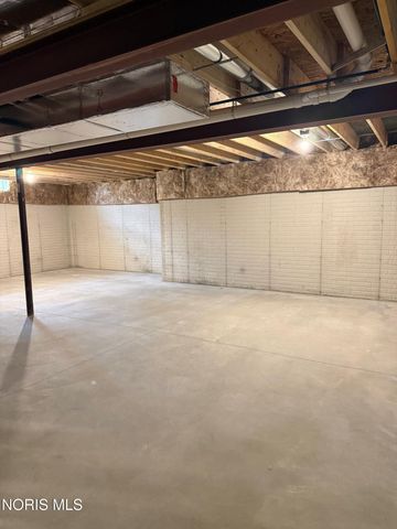 2226 Gunn Road, Holland, OH 43528