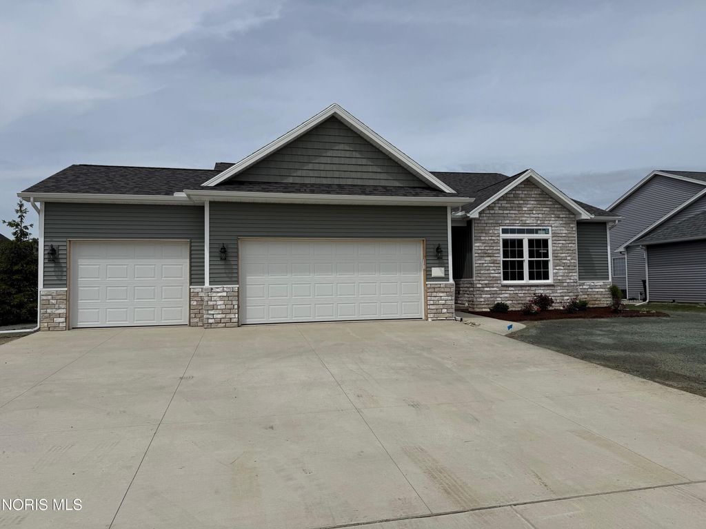 2226 Gunn Road, Holland, OH 43528