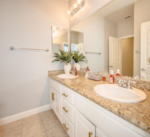 2373 Donner Pass Ave, Sacramento, CA 95835