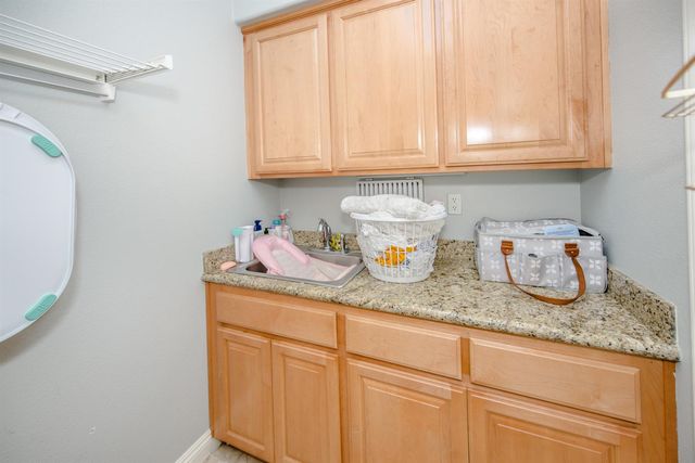 2373 Donner Pass Ave, Sacramento, CA 95835