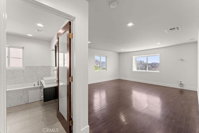 900 Cavanagh Road, Glendale, CA 91207