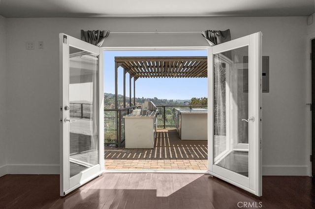 900 Cavanagh Road, Glendale, CA 91207