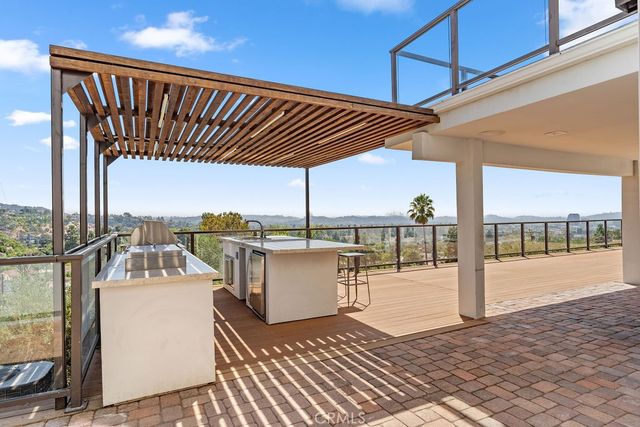 900 Cavanagh Road, Glendale, CA 91207