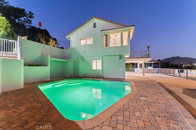 900 Cavanagh Road, Glendale, CA 91207
