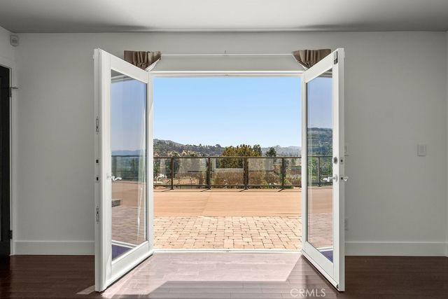 900 Cavanagh Road, Glendale, CA 91207
