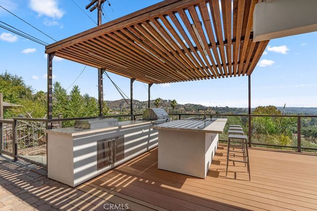 900 Cavanagh Road, Glendale, CA 91207