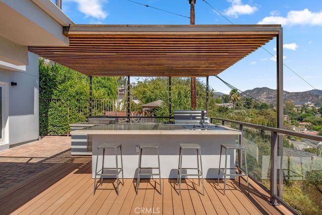 900 Cavanagh Road, Glendale, CA 91207