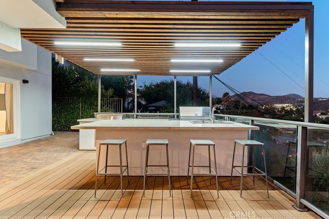 900 Cavanagh Road, Glendale, CA 91207