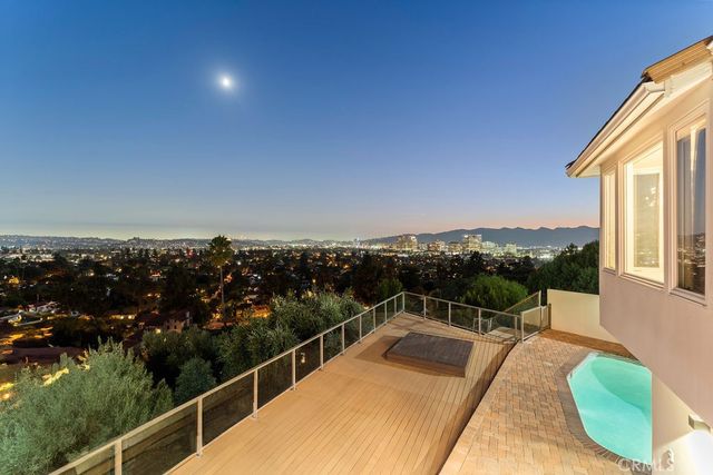 900 Cavanagh Road, Glendale, CA 91207