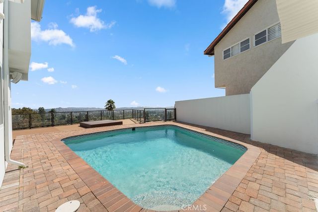 900 Cavanagh Road, Glendale, CA 91207