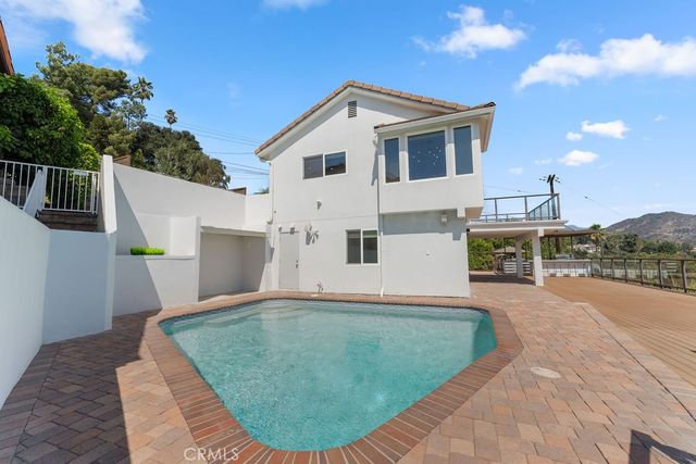 900 Cavanagh Road, Glendale, CA 91207