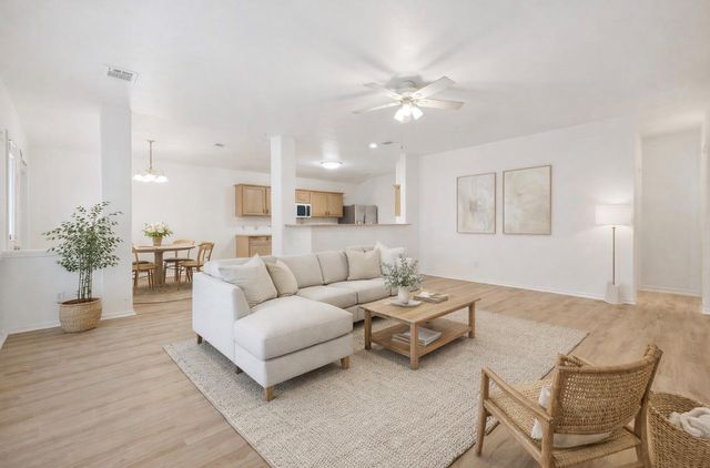 1611 Sunnycrest CIR, New Braunfels, TX 78130