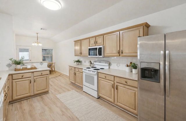 1611 Sunnycrest CIR, New Braunfels, TX 78130