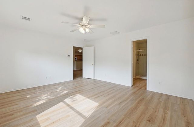 1611 Sunnycrest CIR, New Braunfels, TX 78130