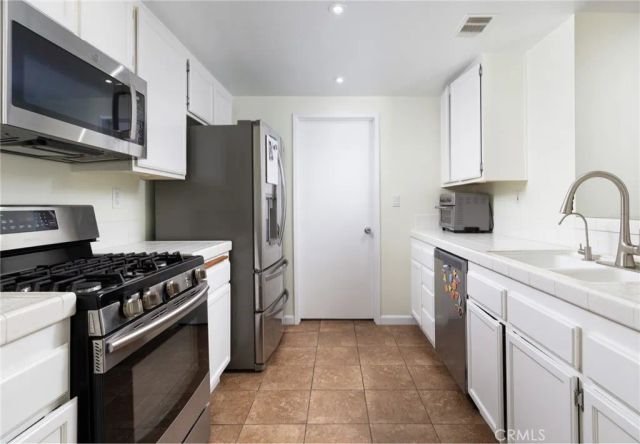 112 Eisenhower, Placentia, CA 92870