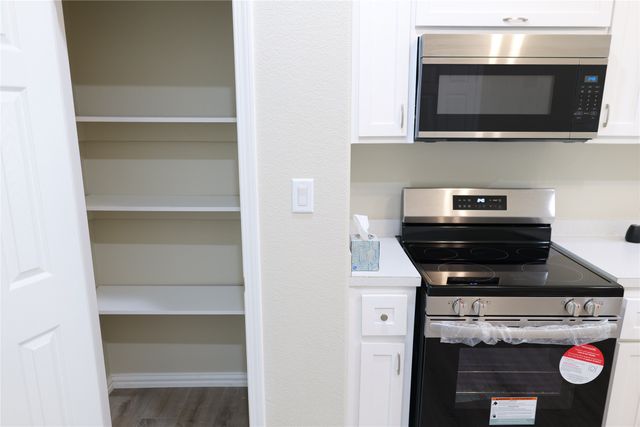 1037 E Cantey Street, Fort Worth, TX 76104
