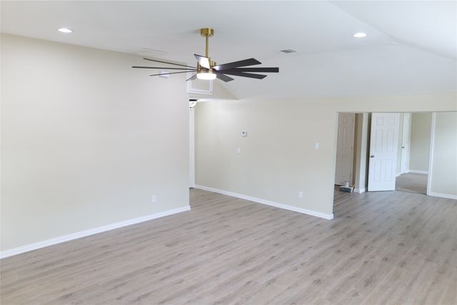 1037 E Cantey Street, Fort Worth, TX 76104
