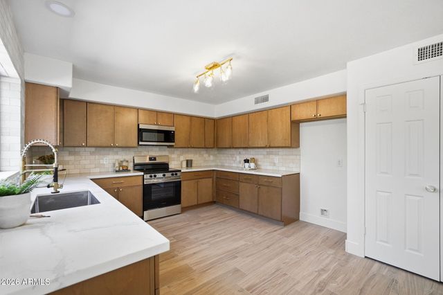 4344 E MEADOW Drive, Phoenix, AZ 85032
