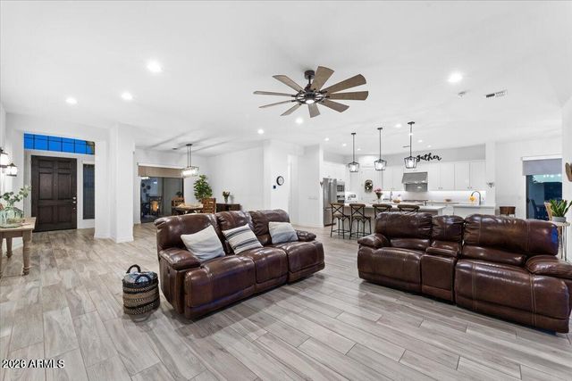 2538 E RAVENSWOOD Drive, Gilbert, AZ 85298