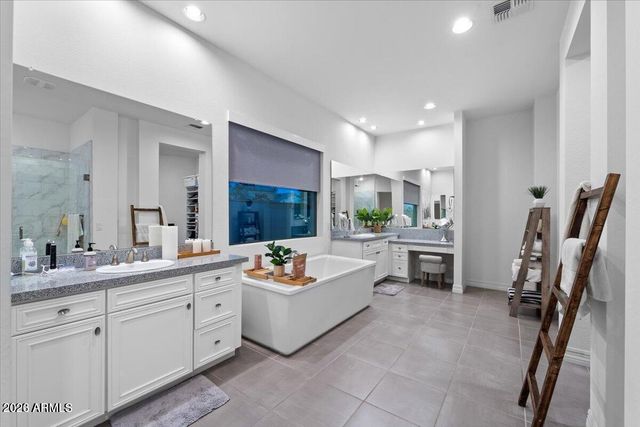 2538 E RAVENSWOOD Drive, Gilbert, AZ 85298