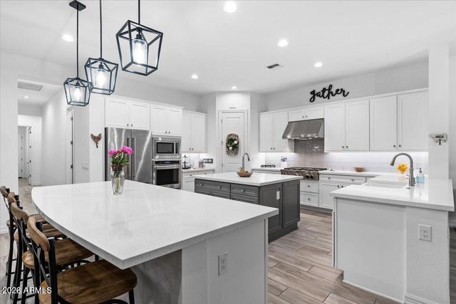 2538 E RAVENSWOOD Drive, Gilbert, AZ 85298