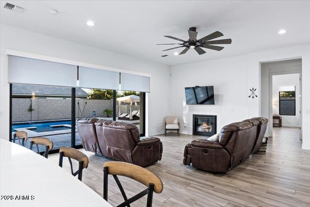 2538 E RAVENSWOOD Drive, Gilbert, AZ 85298