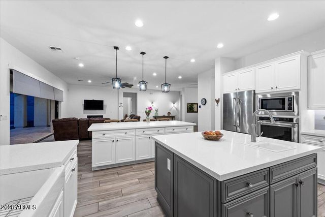 2538 E RAVENSWOOD Drive, Gilbert, AZ 85298