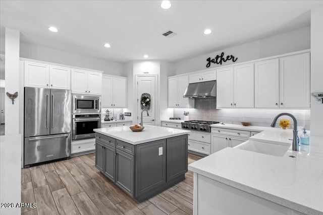 2538 E RAVENSWOOD Drive, Gilbert, AZ 85298