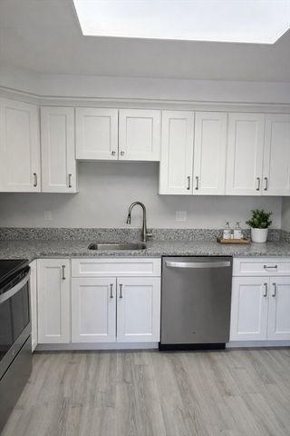 200 Cove Way 720, Quincy, MA 02169