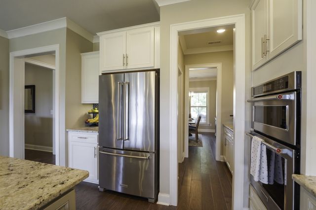 806 Chalkstone Ln, Mount Juliet, TN 37122