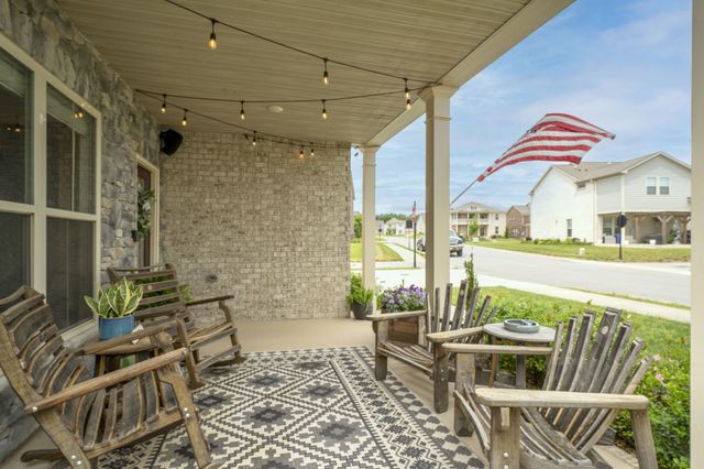 806 Chalkstone Ln, Mount Juliet, TN 37122