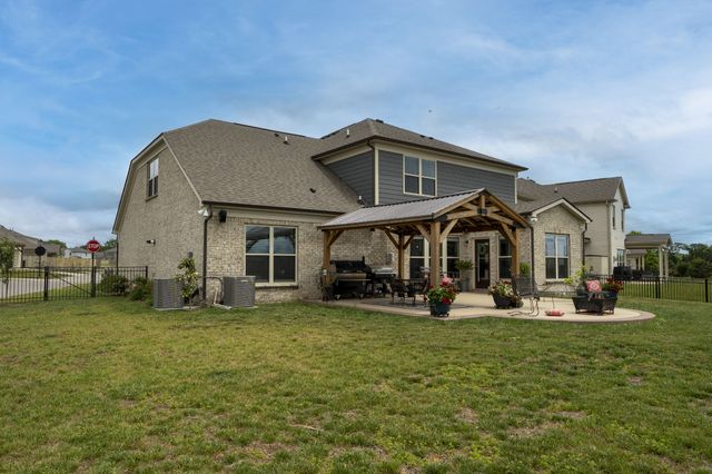806 Chalkstone Ln, Mount Juliet, TN 37122