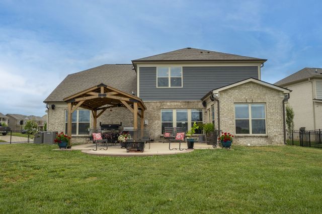 806 Chalkstone Ln, Mount Juliet, TN 37122