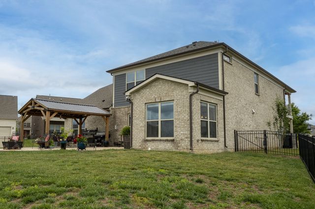 806 Chalkstone Ln, Mount Juliet, TN 37122