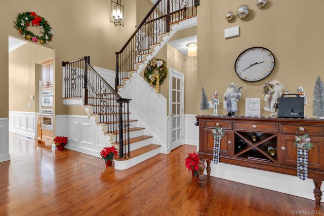 2 Bethpage Court, Cortlandt Manor, NY 10567