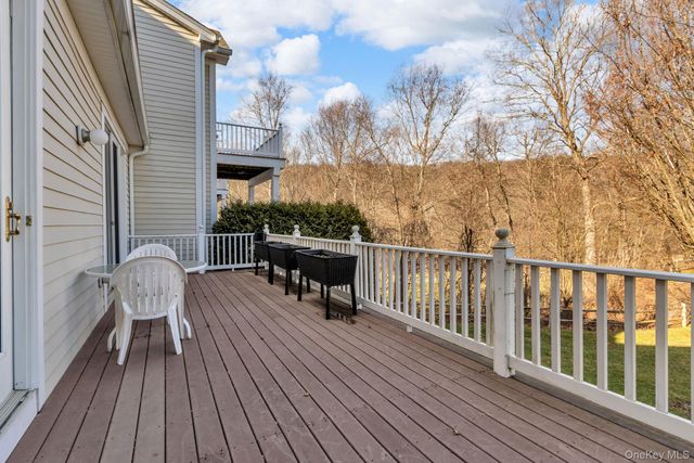 2 Bethpage Court, Cortlandt Manor, NY 10567