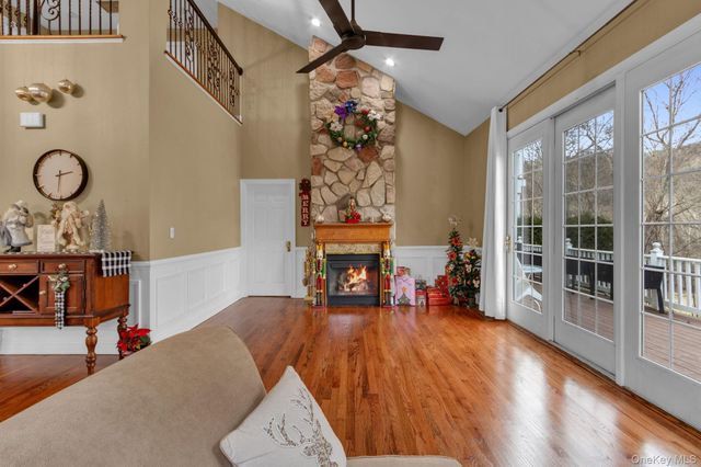 2 Bethpage Court, Cortlandt Manor, NY 10567