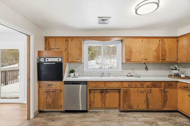 300 Greenwood Road, Dewitt, NY 13214