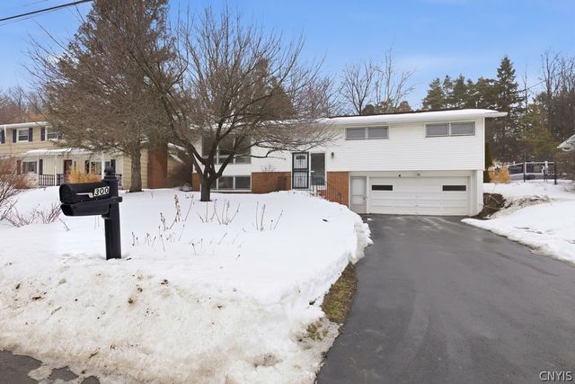 300 Greenwood Road, Dewitt, NY 13214