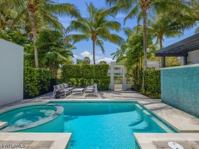 345 Banyan BLVD 3, Naples, FL 34102