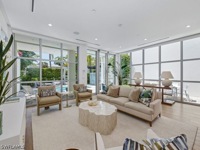 345 Banyan BLVD 3, Naples, FL 34102