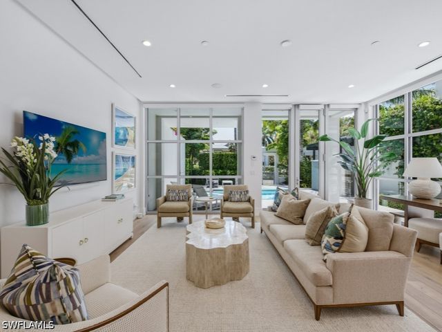 345 Banyan BLVD 3, Naples, FL 34102