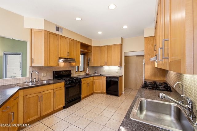 922 E Kennedy Boulevard, Lakewood, NJ 08701