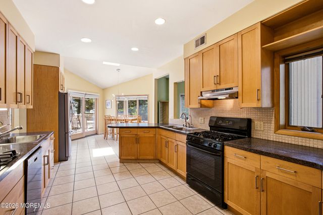 922 E Kennedy Boulevard, Lakewood, NJ 08701